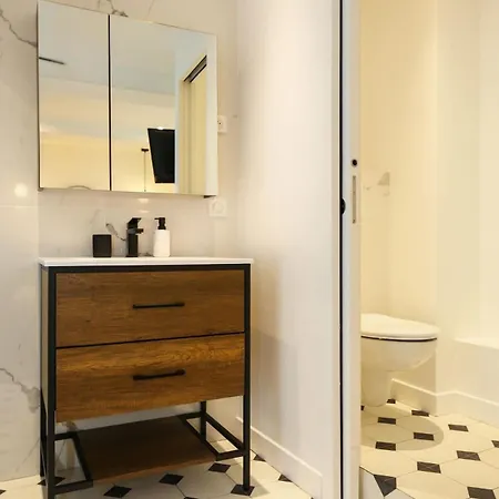Proche Des Celebres Puces De 4p Apartment *